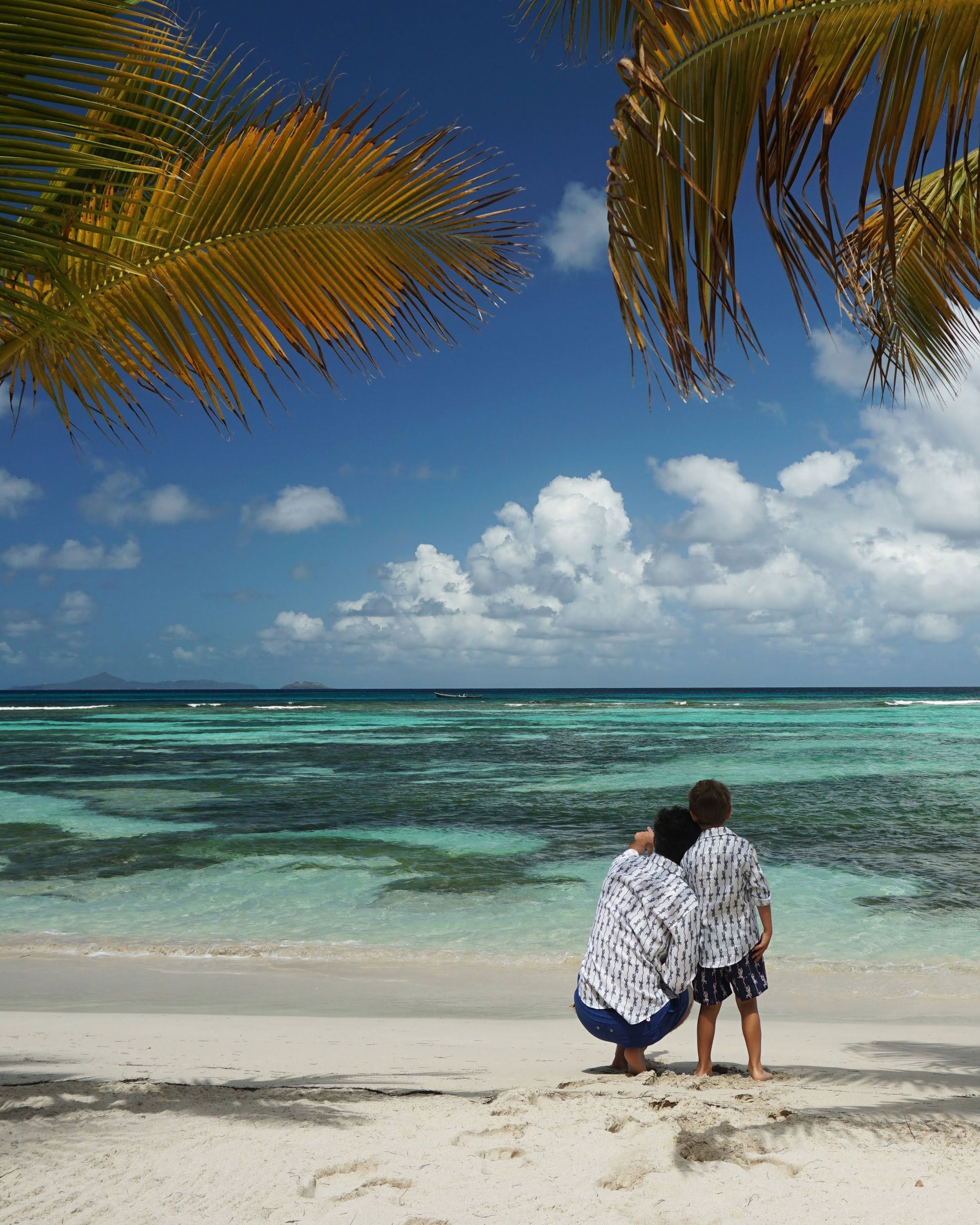 Mens Linen Shirt: GECKO - NAVY designer Lotty B Mustique family beach resort fashion