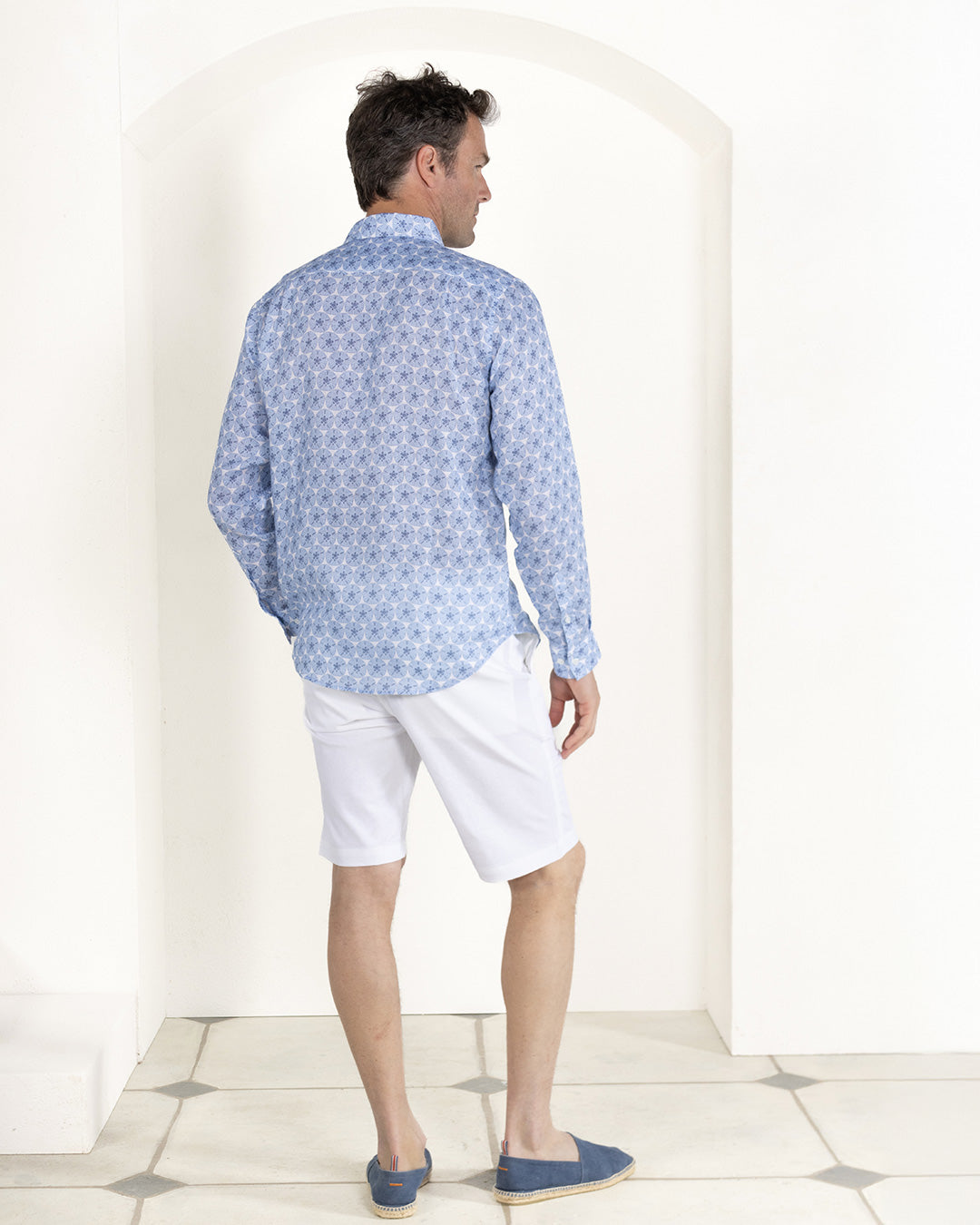 Chic men's holiday essentials, blue Sand Dollar linen shirt by designer Lotty B for Pink House